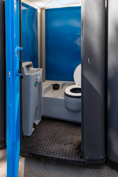 Porta potty delivery and setup in La Harpe, IL